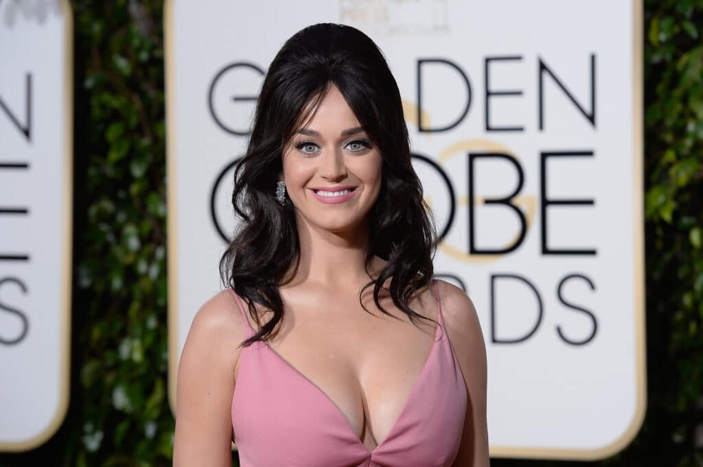 73rd ANNUAL GOLDEN GLOBE AWARDS -- Pictured: Recording artist Katy Perry arrives to the 73rd Annual Golden Globe Awards held at the Beverly Hilton Hotel on January 10, 2016.