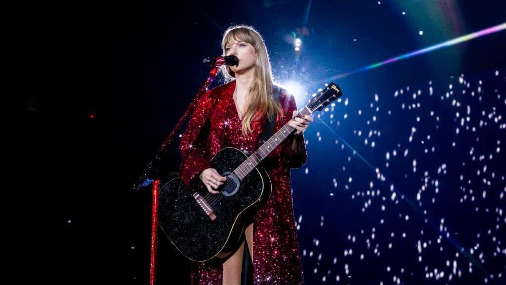 Taylor Swift, The Eras Tour, Ronan, Red