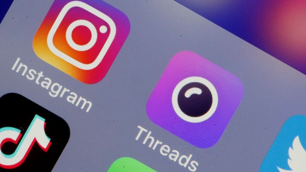 PARIS, FRANCE - OCTOBER 07: In this photo illustration, social media, Instagram and Threads application logos are displayed on the screen of a smartphone on October 07, 2019 in Paris, France. The social network Instagram launched last week Threads its new application to promote the constant and intimate sharing between users and their closest friends. This Snapchat-inspired email app complements the popular Instagram image sharing service.