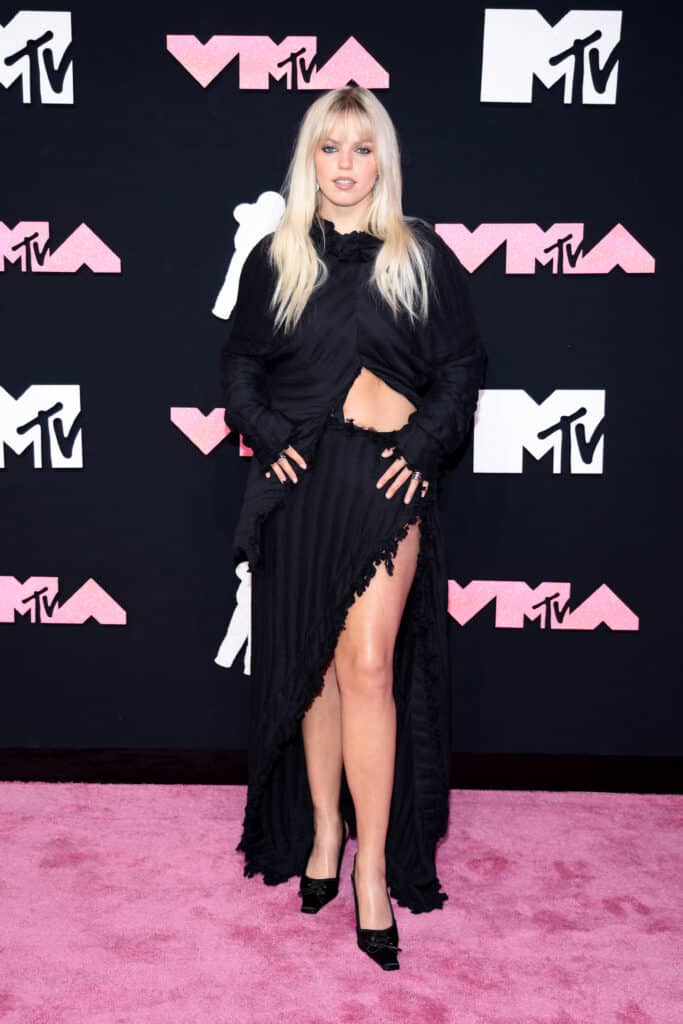 NEWARK, NEW JERSEY - SEPTEMBER 12: Reneé Rapp attends the 2023 MTV Video Music Awards at the Prudential Center on September 12, 2023 in Newark, New Jersey.