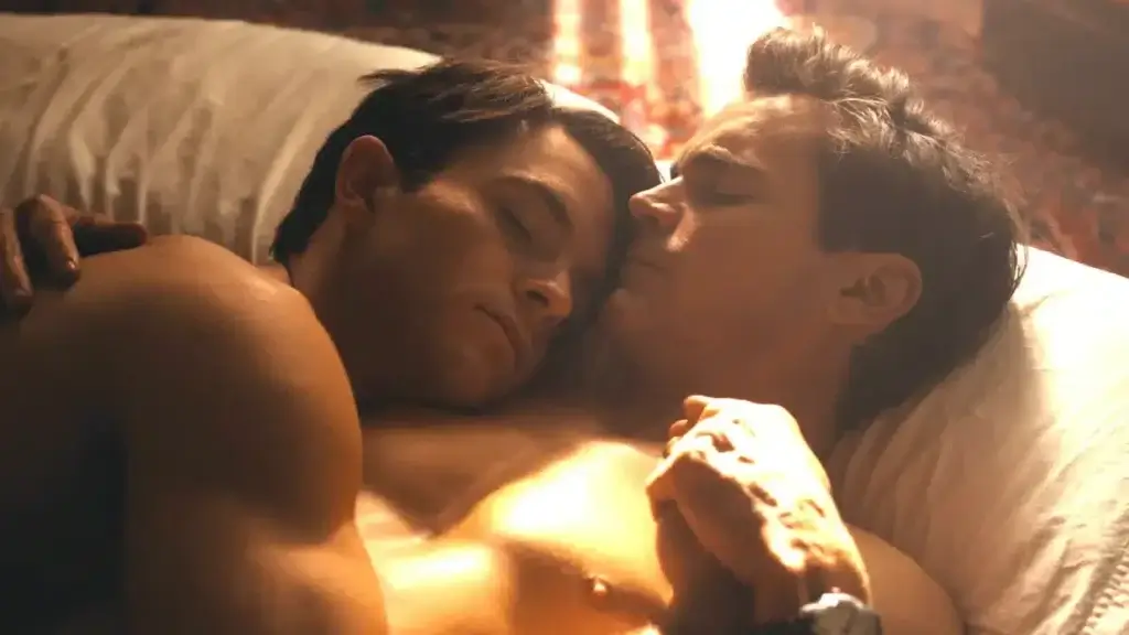 Jonathan Bailey as Tim and Matt Bomer as Hawkins “Hawk” Fuller in ‘Fellow Travelers’.