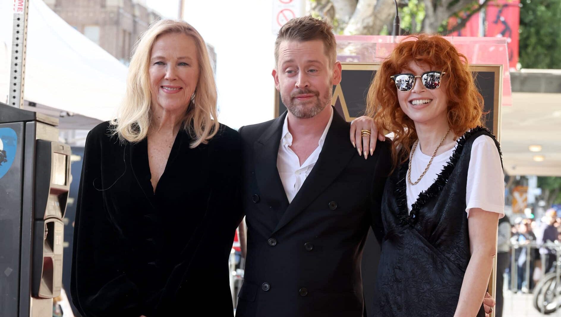 Macaulay Culkin Reunites With ‘home Alone Mom Catherine Ohara At Walk Of Fame Ceremony What