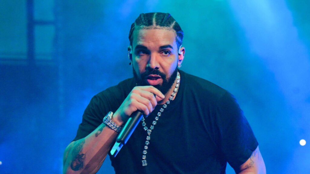 Rapper Drake performs onstage during "Lil Baby & Friends Birthday Celebration Concert" at State Farm Arena on December 9, 2022 in Atlanta, Georgia.