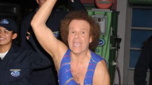Richard Simmons at New York Penn Station Promoting a Cranberry-green Tea Drink For Ocean Spray Called Cranergy May 15 2008 USA New York