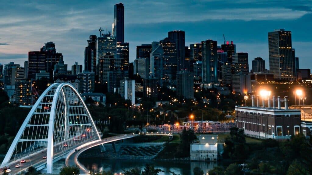 Edmonton, Alberta’s vibrant capital, is a city bursting with unique attractions, stunning architecture, and breathtaking natural beauty.
