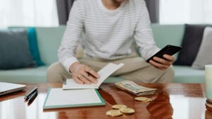 Living as a digital nomad requires a financial plan that allows you to earn consistently, manage expenses across multiple currencies and maintain long-term stability. 