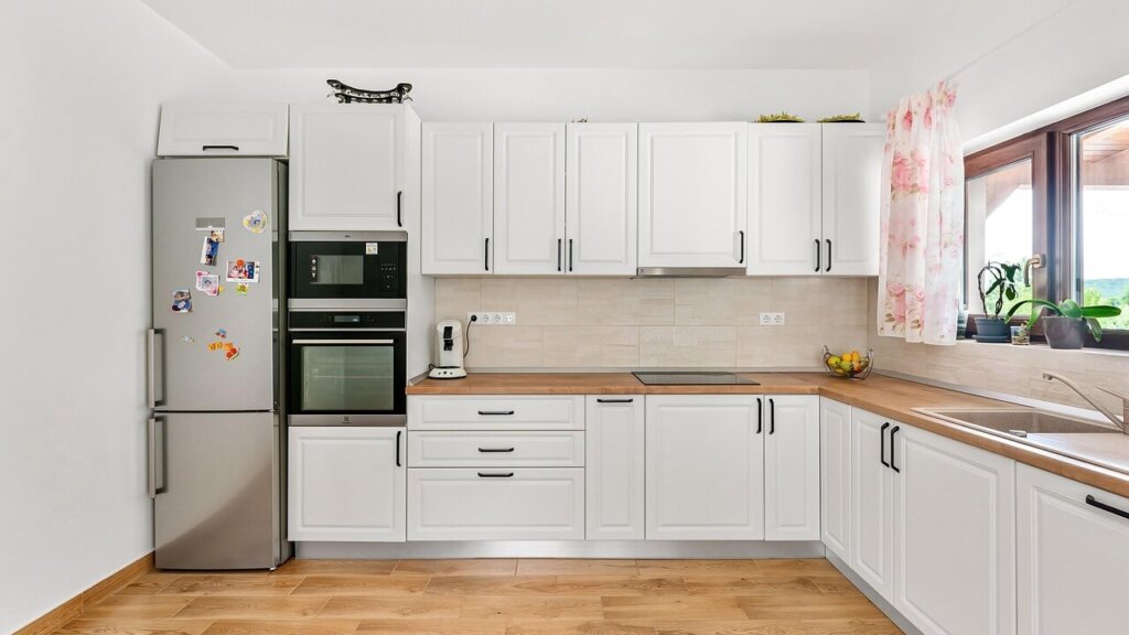 Maintaining an organized kitchen is not only aesthetically pleasing, but it also helps you improve efficiency and reduce stress when preparing meals.