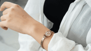 If there’s one thing that elevates any moment, from running errands to stepping into a big meeting, it’s the quiet confidence that comes with wearing something well-crafted.